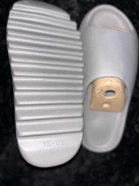 Yeezy Grey Slides